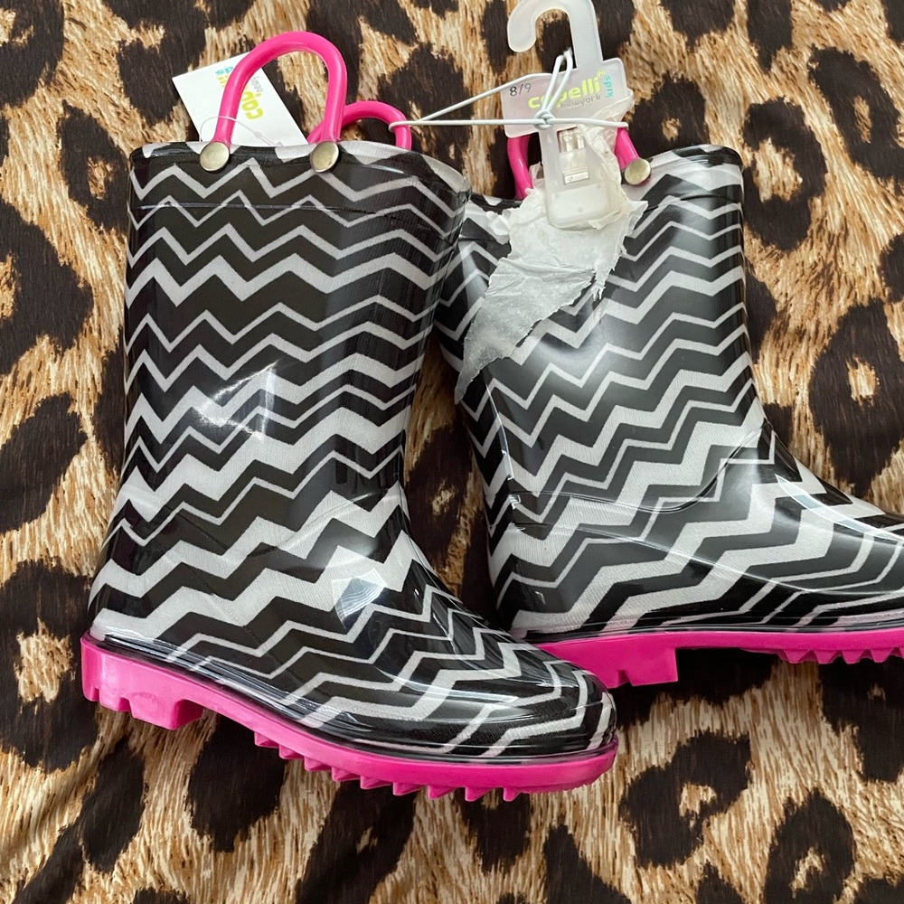 NWT girls size 8/9 Rain boots